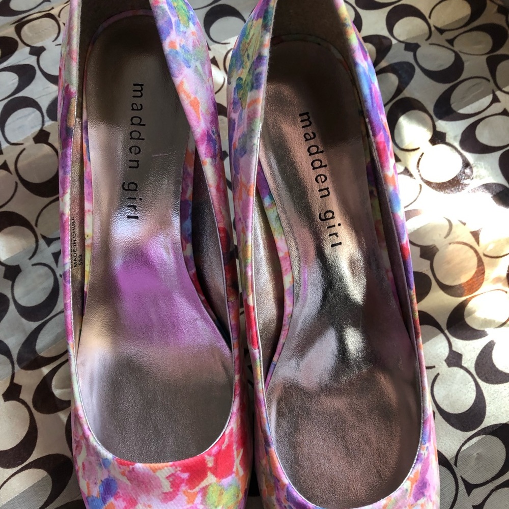 Heels - Picture 2 of 3